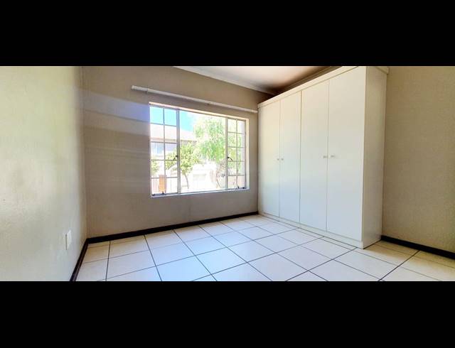 2 BEDROOM APARTMENT FOR SALE IN WILGEHEUWEL